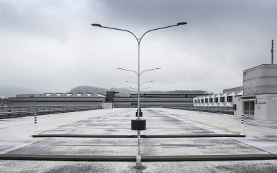 Vervoer naar de luchthaven: zelf rijden, het OV of met de taxi?